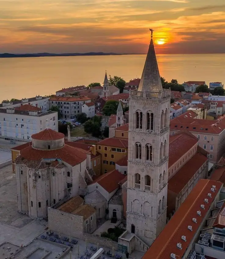villa eazura zadar diklo kilátás templom